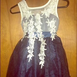 Lil girls size 6 wedding party dress